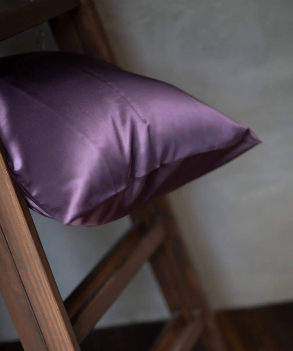 Zīda spilvendrāna Charme Purple kompozīcija