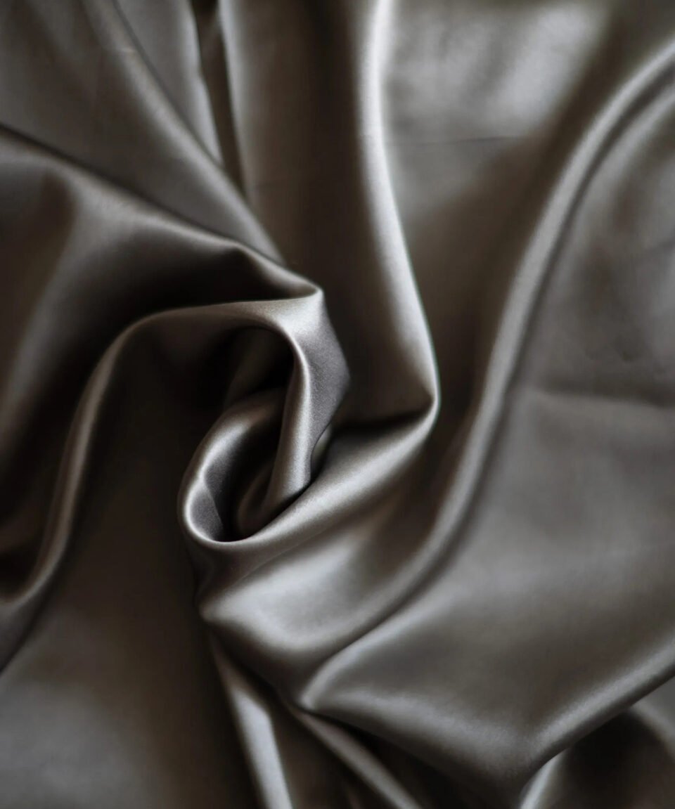 Zīda spilvendrāna Granite audums