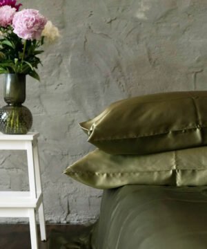 Zīda spilvendrāna Olive kompozīcija