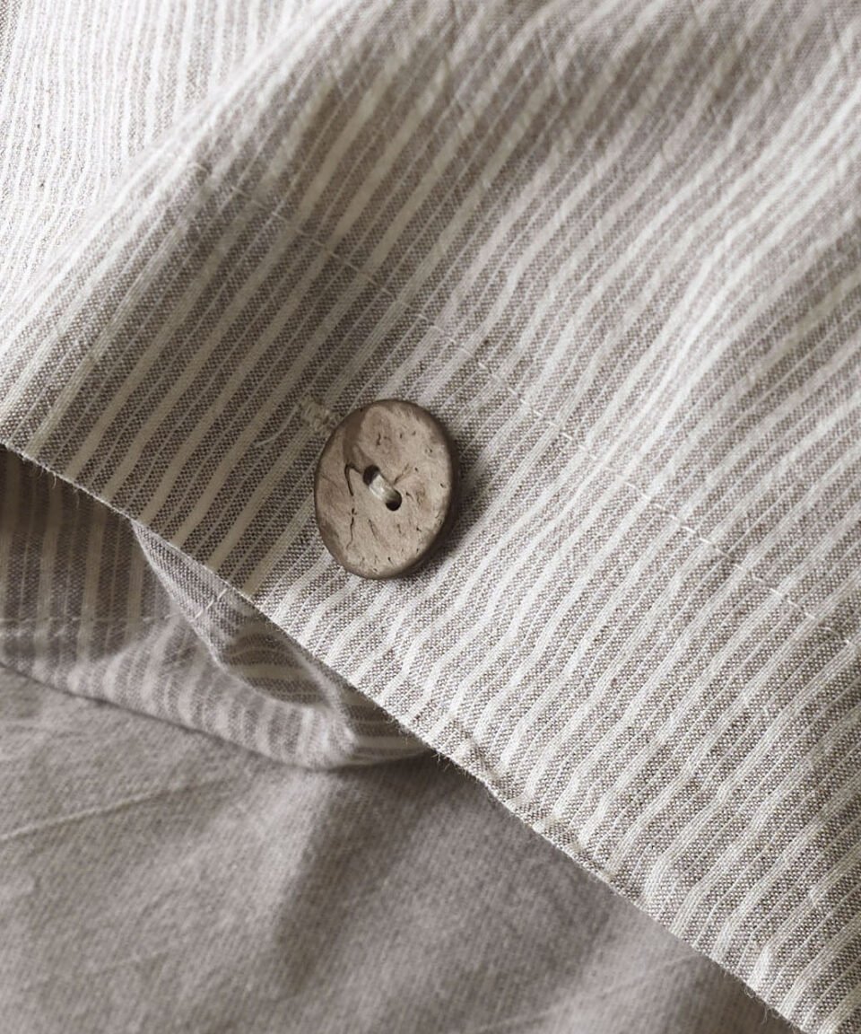 Chambray kokvilnas spilvendrāna Shirt Brown ar pogām