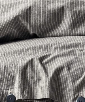 kokvilnas-gultas-velas-komplekts-chambray-pinstrape-peleks-ar-stripam