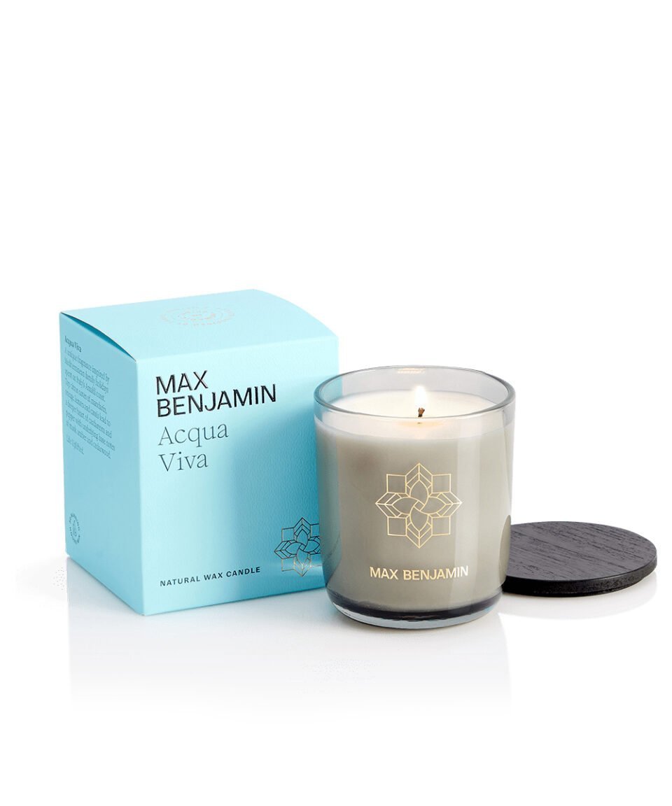 Max Benjamin aromātiskā svece Acqua Viva ar kastīti