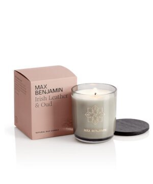 Max Benjamin aromātiskā svece Irish Leather & Oud ar kastīti