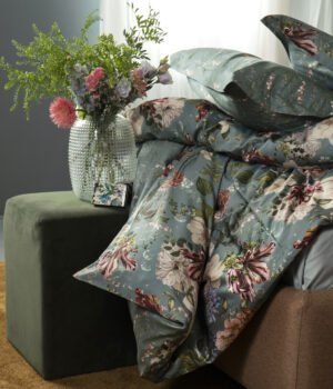 satina-gultas-velas-komplekts-garden-emerald-kompozicija