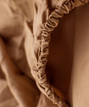 satina-palags-ar-gumiju-cinnamon-gumija