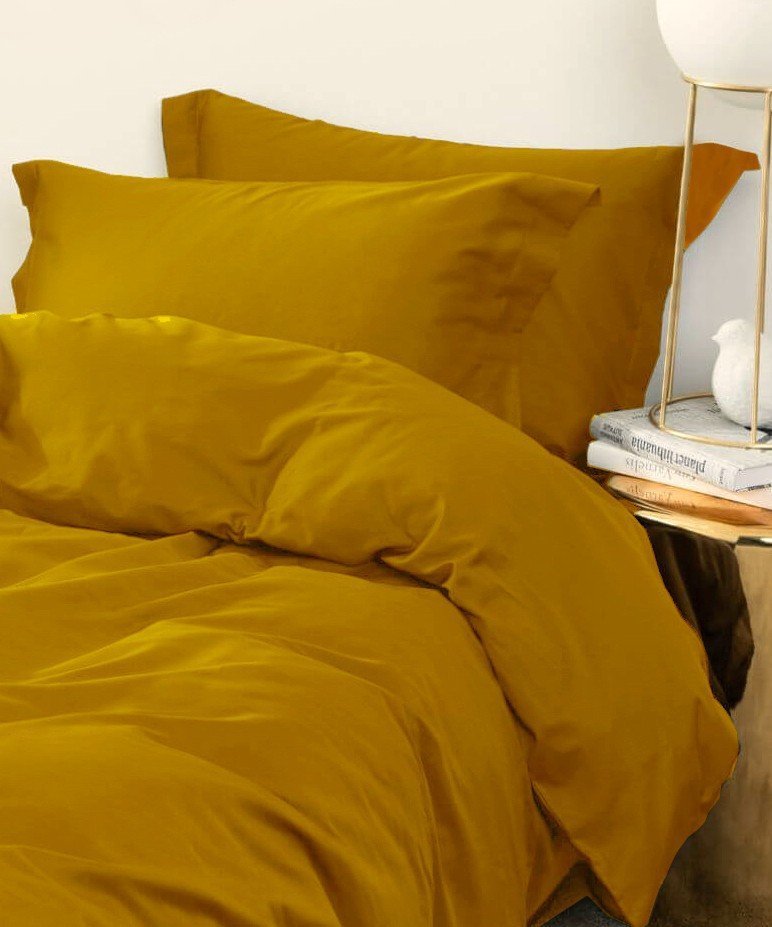 Satīna spilvendrāna Antique Gold kompozīcija