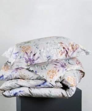 Satīna spilvendrāna Flora Costera Almond kompozīcija