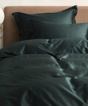 Satīna spilvendrāna Royal Green kompozīcija