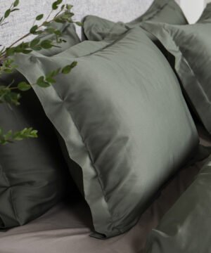 Satīna spilvendrāna Wild Sage kompozīcija