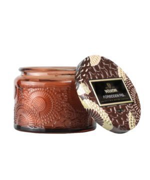 Voluspa aromātiskā svece Forbidden Fig stikla trauciņā ar rakstu