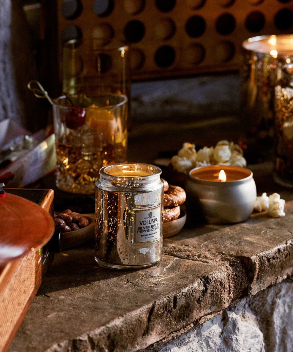 Voluspa aromātiskā svece Silver Birch trauciņā