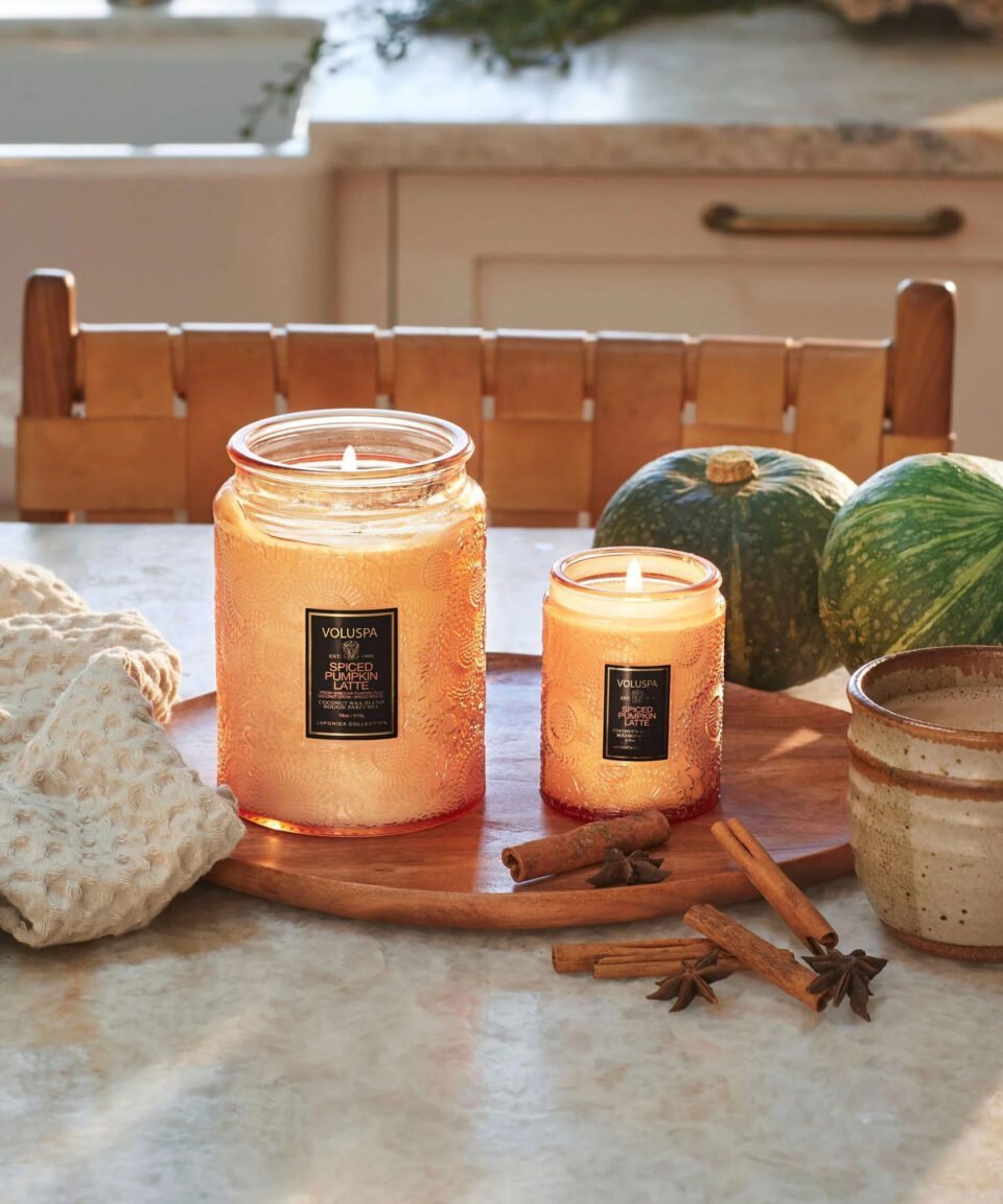 Voluspa aromātiskā svece Spiced Pumpkin trauciņā