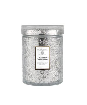 Voluspa aromātiskā svece Yashioka Gardena trauciņā ar vāciņu