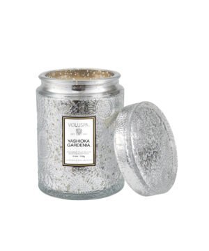 Voluspa aromātiskā svece Yashioka Gardena trauciņā