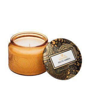 Voluspa aromātiskās sveces Baltic Amber stikla trauciņā