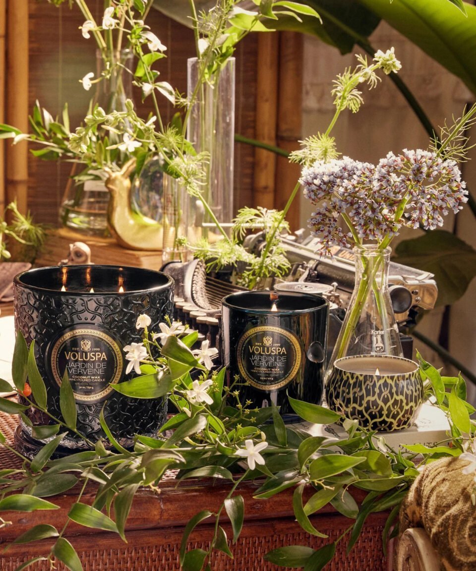 Voluspa aromātiskās sveces Jardin De Verveine smaržīga kompozīcija